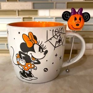 RARE Minnie Mouse Halloween Mug with pumpkin stirrer.